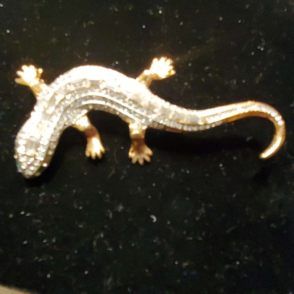 Vintage lizard pendant